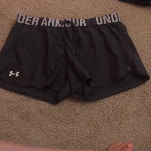 Size small Under Armour shorts! - Picture 1 of 2